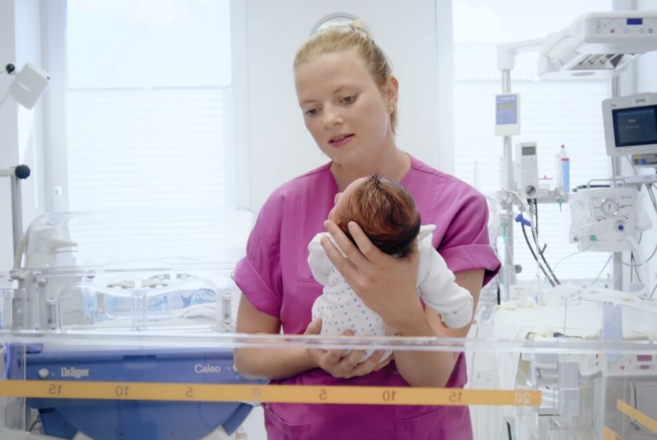 Pflegeakademie St. Anna Papenburg - Baby in der Pflege